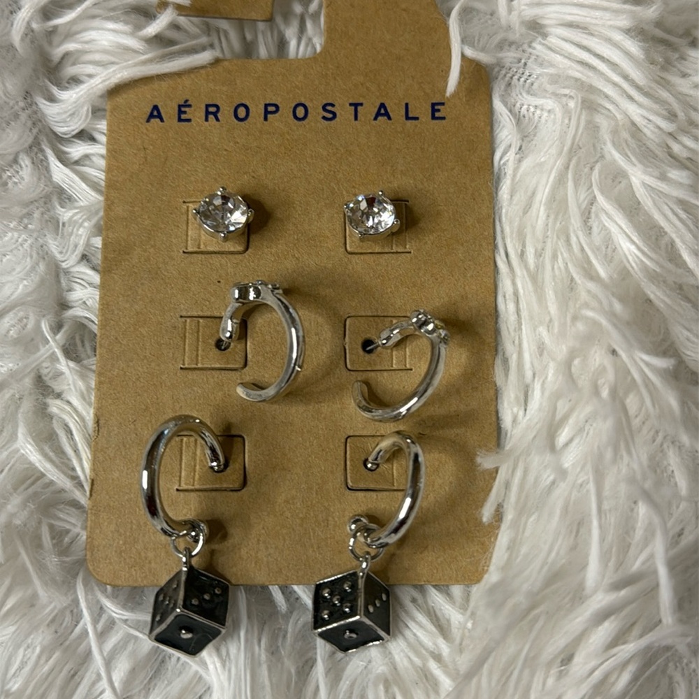 Set of 3 pairs of‎ earrings new with tags